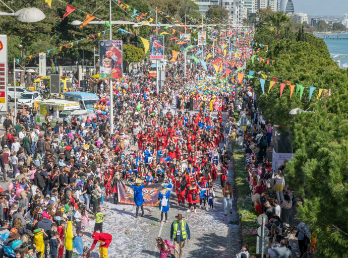 Χιλιάδες παιδιά γέμισαν χρώμα και χαμόγελα την παραλιακή Λεμεσό – Πολύχρωμη και  εντυπωσιακή η Παιδική Παρέλαση